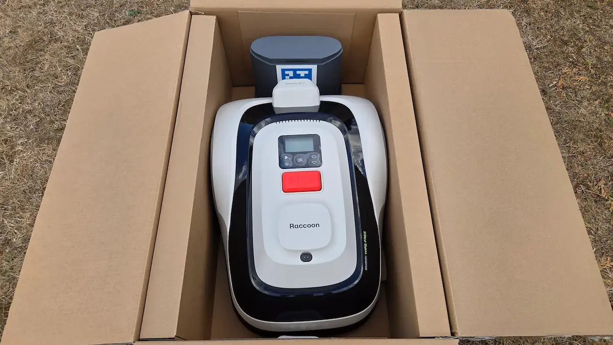 RoboUP Raccoon 2 SE dans son carton lors du déballage