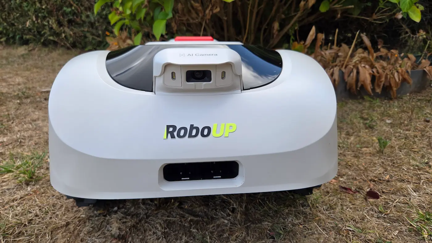 Face avant et caméra du robot tondeuse RoboUP Raccoon 2 SE