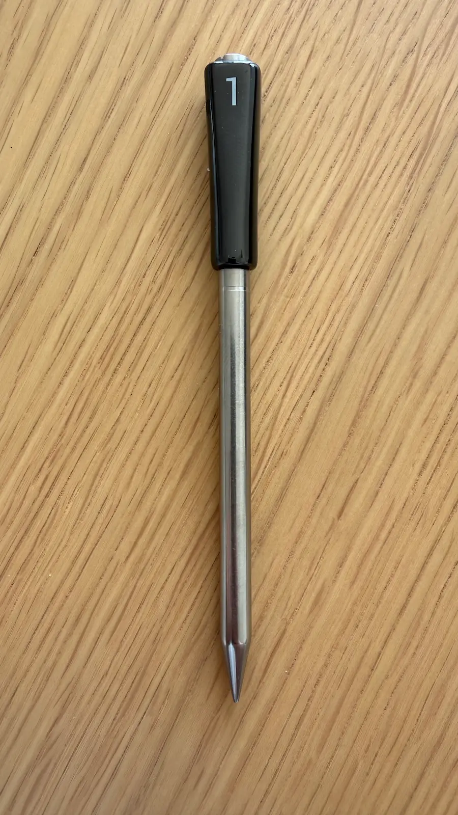 Gros plan sur une sonde de cuisson sans fil INKBIRD INT-14S-BW