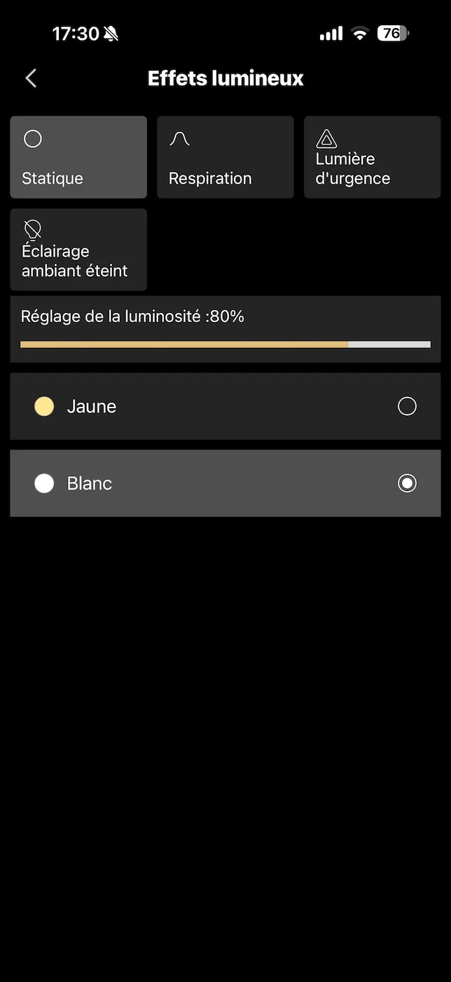 Réglages de l’éclairage de l’Edifier ES60 dans ConneX, avec lumière blanche sélectionnée